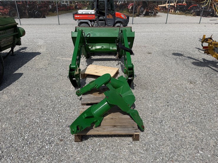 2022-john-deere-520m-image-5