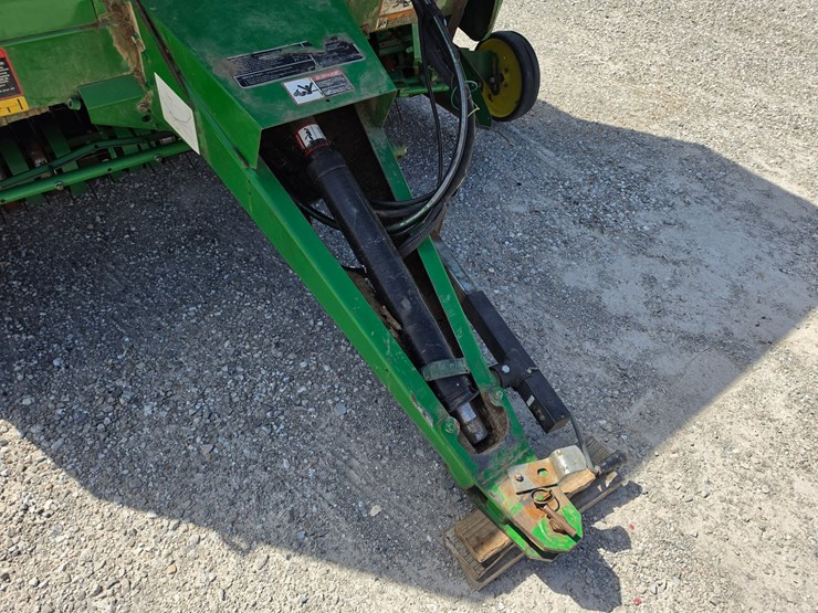 2003-john-deere-567-image-2