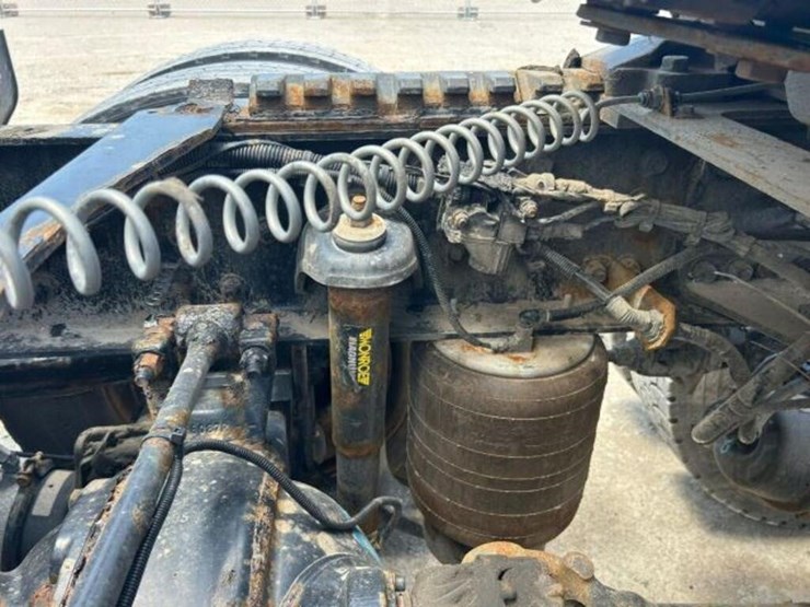 2020-kenworth-t680-image-64
