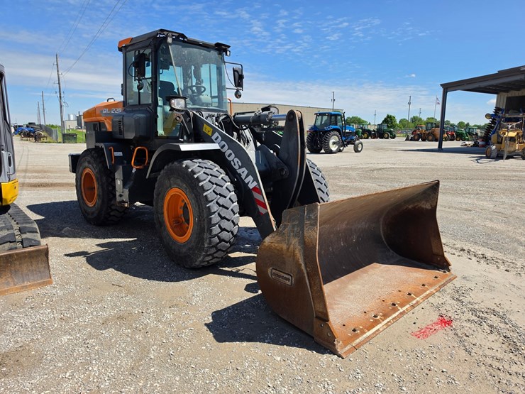 2021-doosan-dl220-image-27