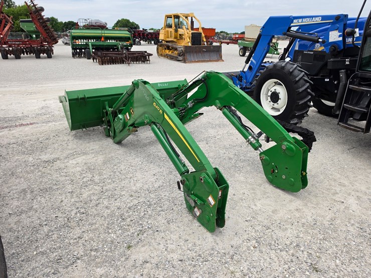 2017-john-deere-620r-image-6