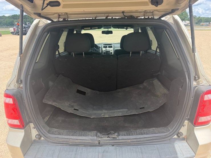 2010-ford-escape-image-5