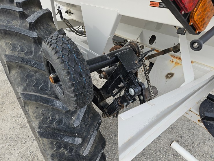 #205229-•-2022-dalton-800-fert-spreader-image-7
