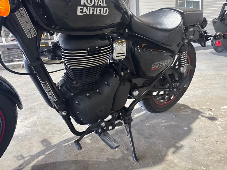 #23989-•-2022-royal-enfield-meteor-350-image-5