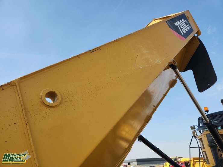2017-caterpillar-730-image-39