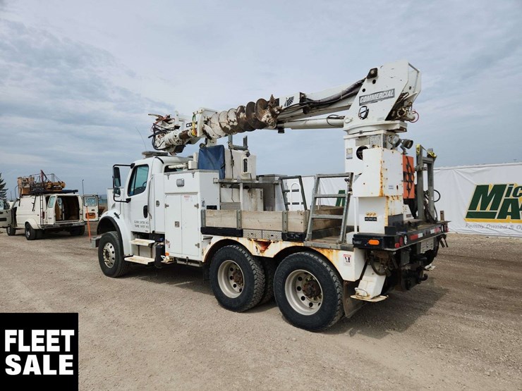 2013-freightliner-m2-106-image-3