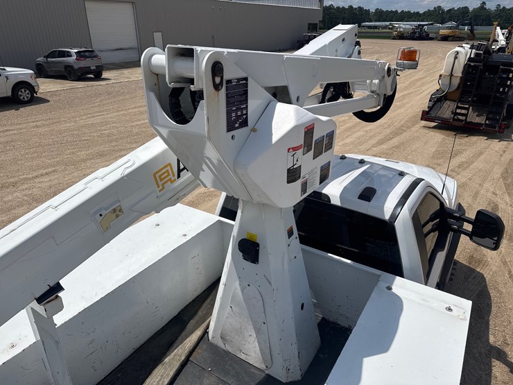 2022-ford-f550-image-22