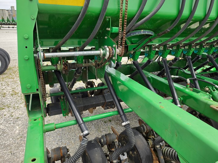 2009-john-deere-1590-image-16