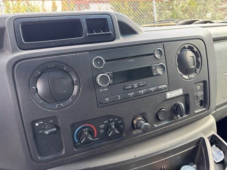 2012-ford-e350-image-28