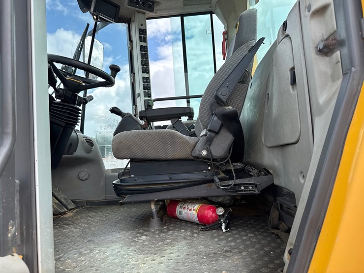 2019-volvo-l70h-image-11