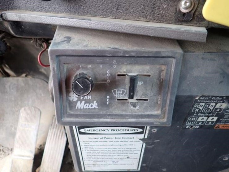 1999-mack-rb690s-image-18