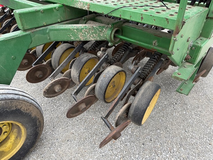 john-deere-750-image-11