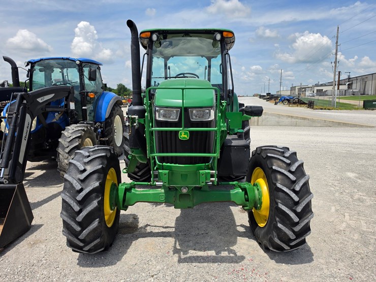 2020-john-deere-6105e-image-2