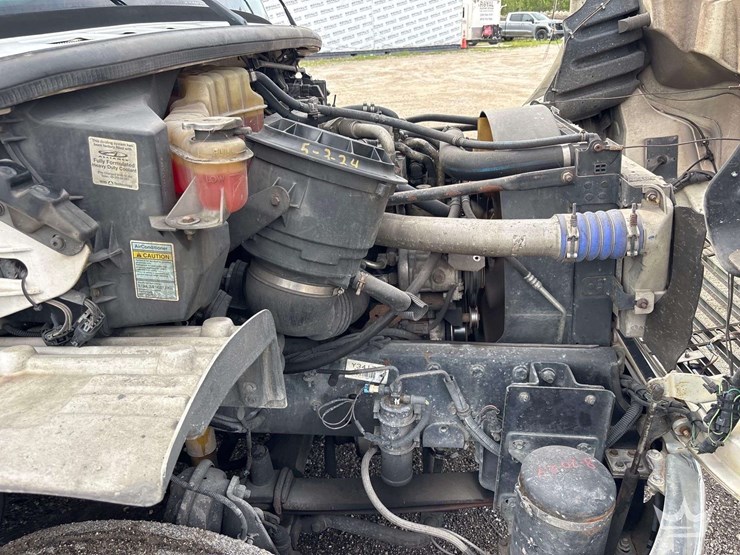 2007-freightliner-m2-106-image-6