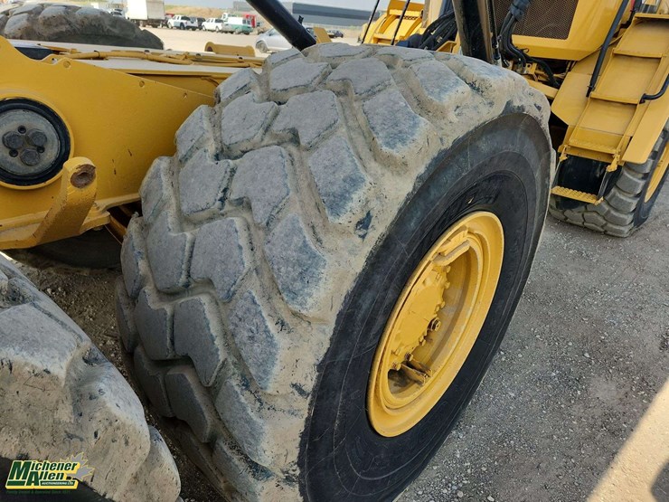 2017-caterpillar-730-image-29