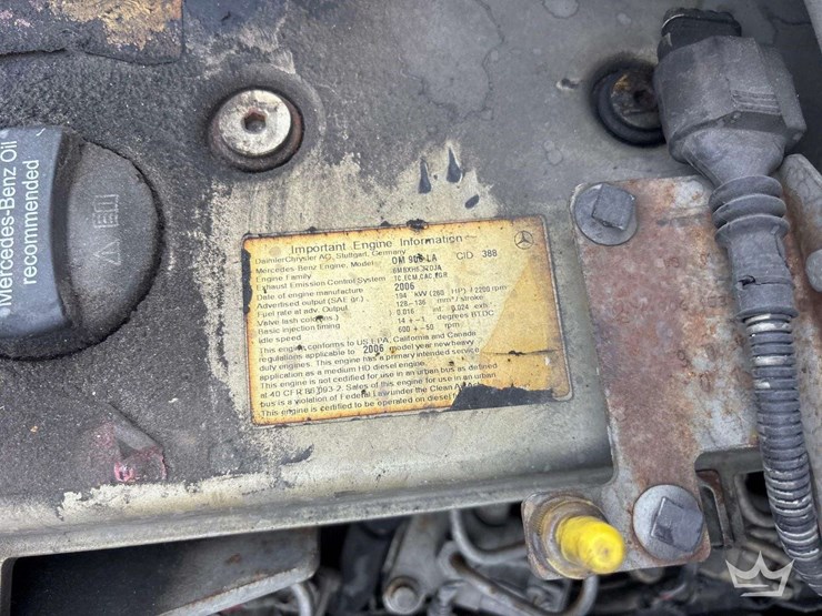 2007-freightliner-m2-106-image-9