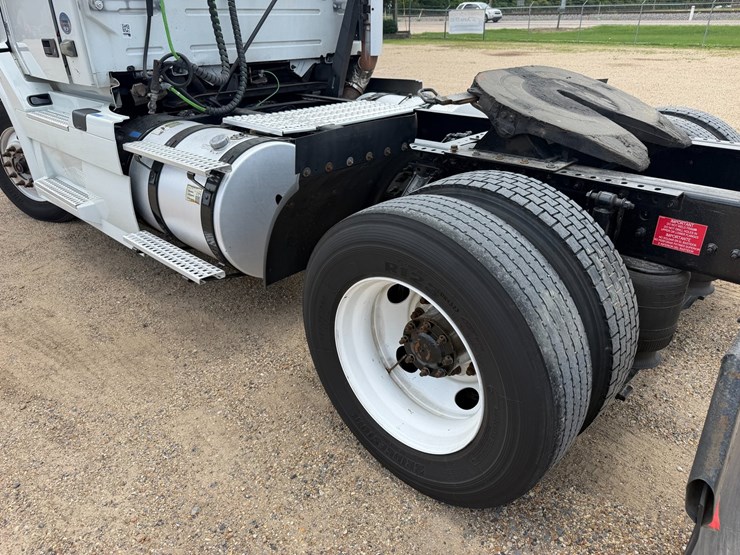 #16284-•-2018-volvo-truck-image-5