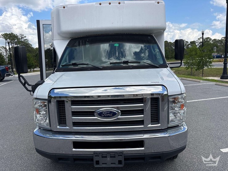 2017-ford-e350-image-33