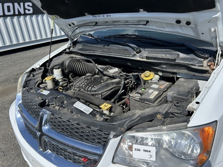 2014-dodge-grand-caravan-image-35
