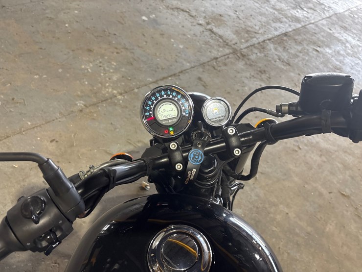 #23989-•-2022-royal-enfield-meteor-350-image-8