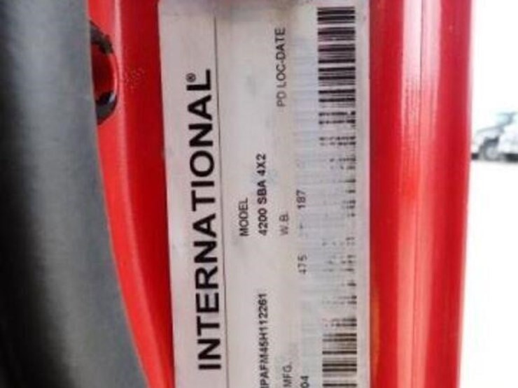 2005-international-durastar-4200-image-9