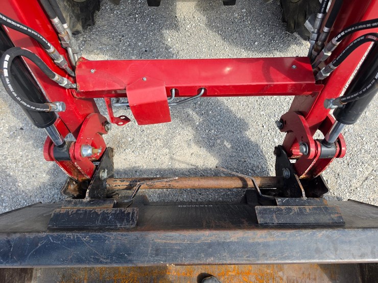 2022-case-ih-farmall-75a-image-5
