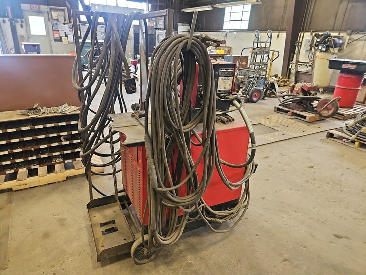lincoln-electric-dc-400-electric-welder-image-3