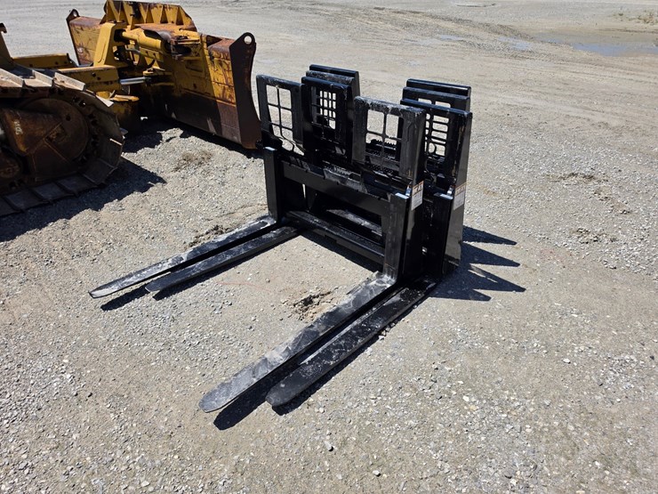 #205404-•-new-wt-pallet-forks-image-1