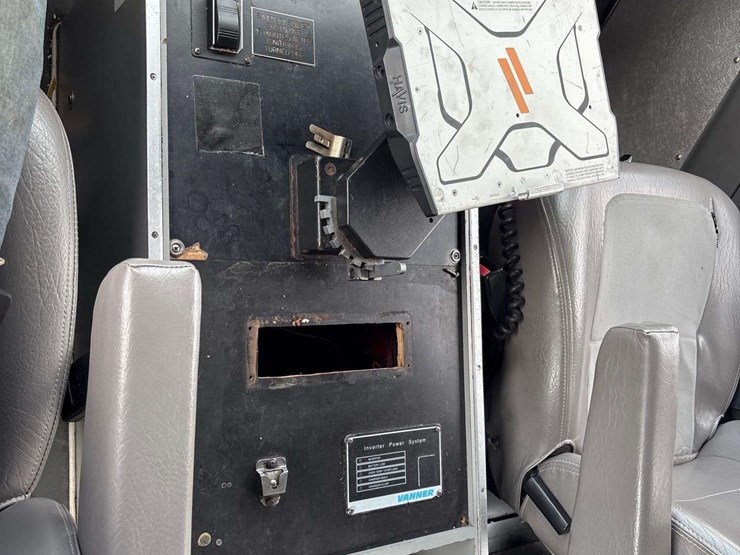 2007-freightliner-m2-106-image-38