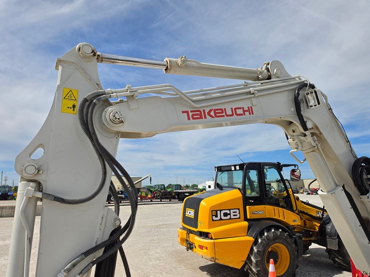 2016-takeuchi-tb280fr-image-3