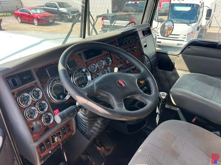 2006-kenworth-t800b-image-3