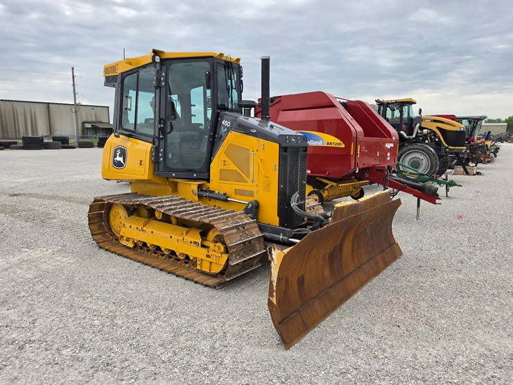 2023-deere-450-lgp-image-24