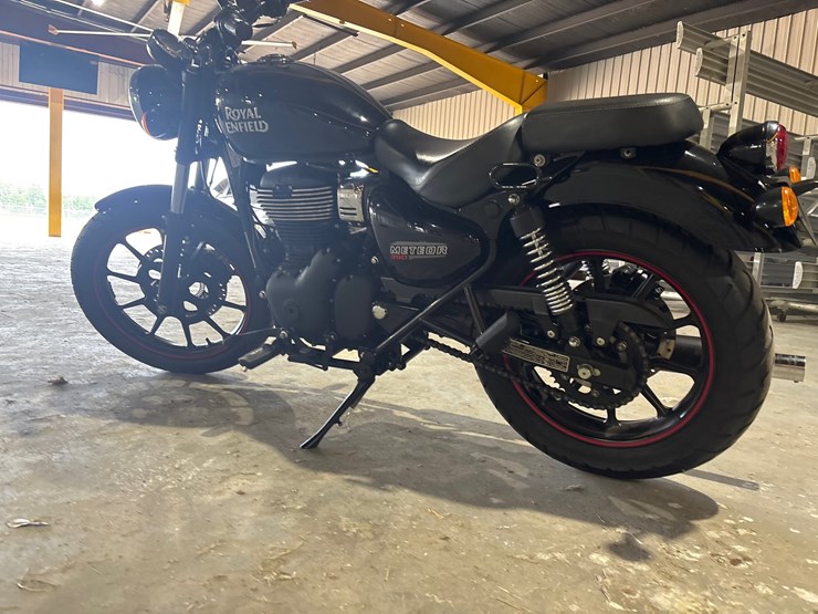 #23989-•-2022-royal-enfield-meteor-350-image-4