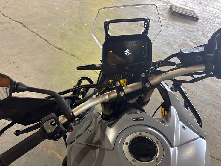 #23988-•-2023-suzuki-dl800de-image-8