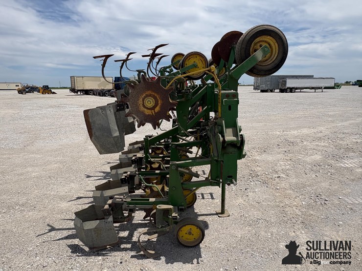 john-deere-845-image-4