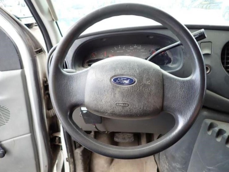 2004-ford-e450-image-13