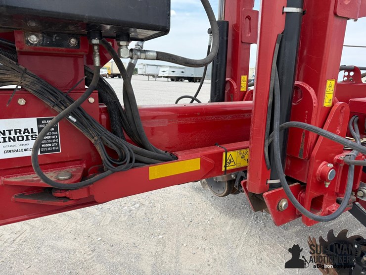 2014-case-ih-1255-image-17