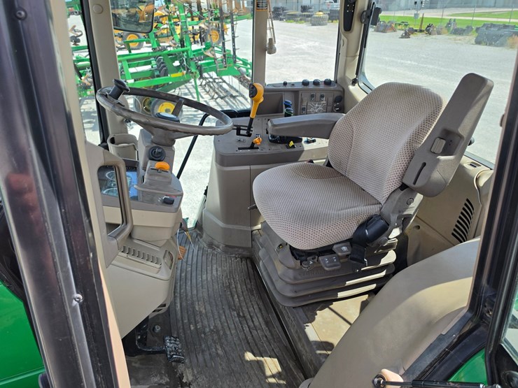 2014-john-deere-6140m-image-6