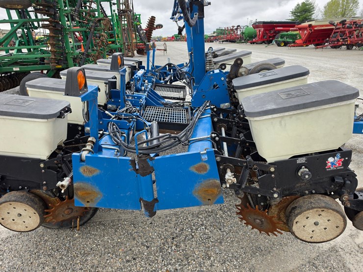 2004-kinze-3200-image-13