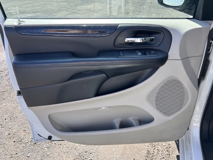 2014-dodge-grand-caravan-image-20