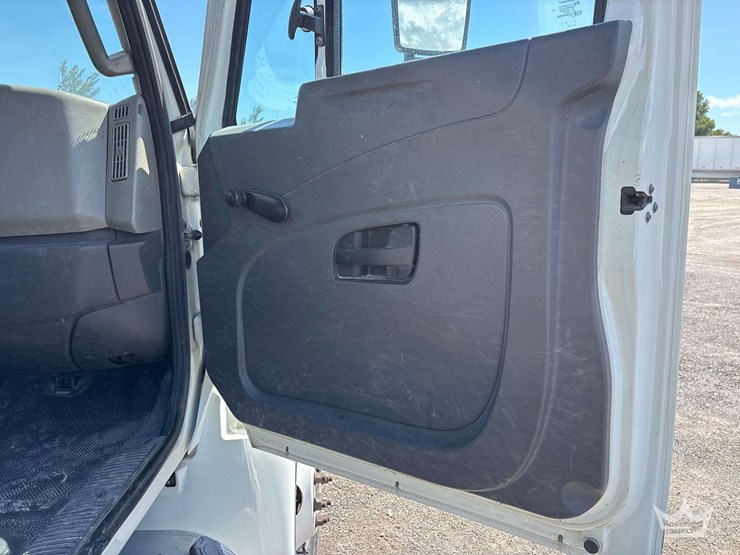 2015-international-durastar-4300-image-43