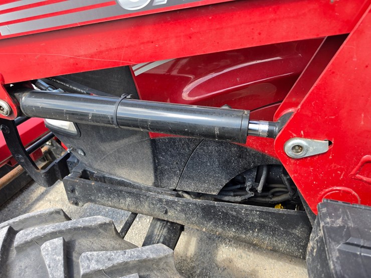 2022-case-ih-farmall-75a-image-8