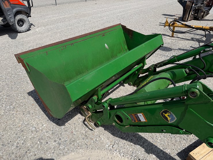 2022-john-deere-520m-image-3