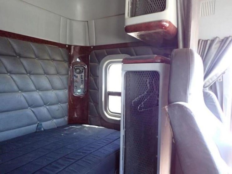 2018-freightliner-coronado-122-image-25