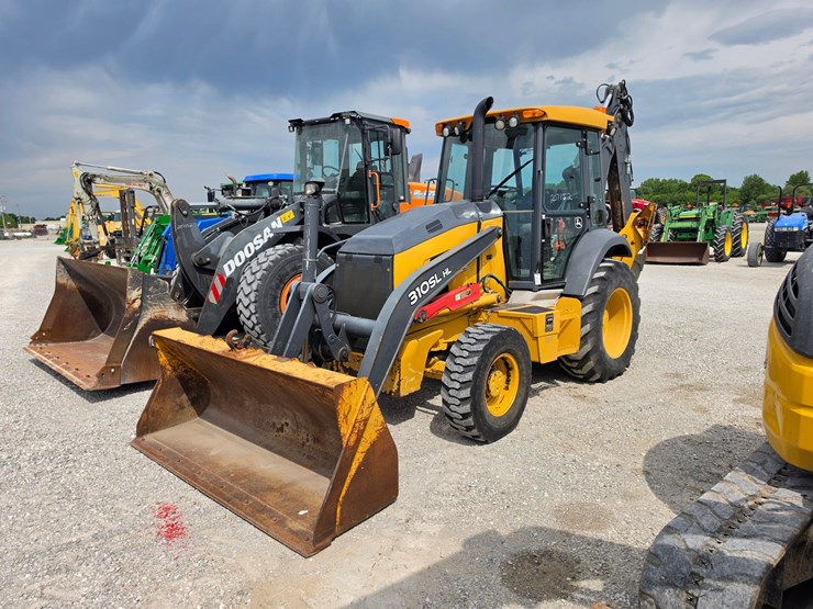 2016-deere-310sl-hl-image-1