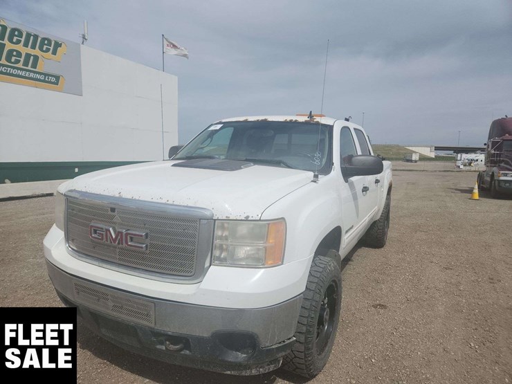 2011-gmc-sierra-2500hd-image-1