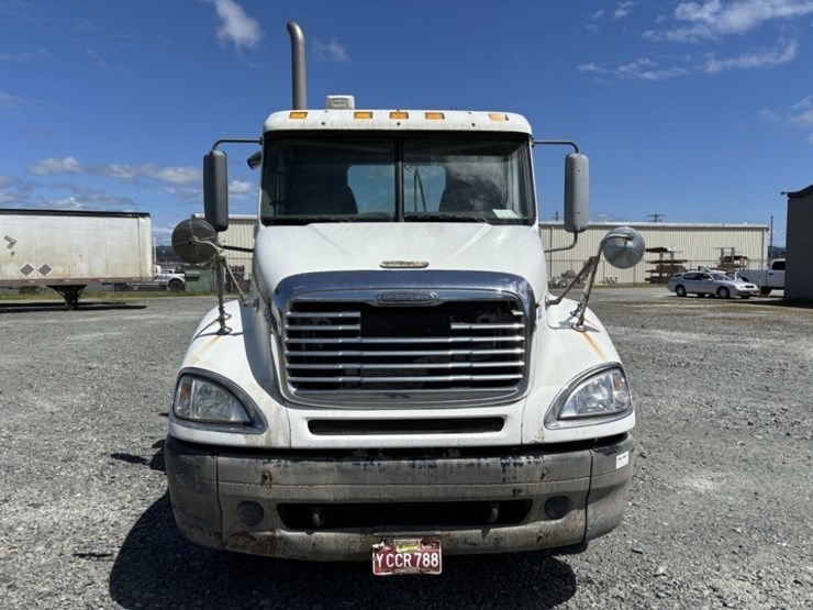2006-freightliner-columbia-s/a-truck-tractor-image-8
