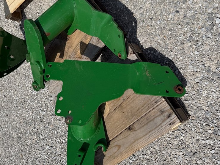 2022-john-deere-520m-image-6