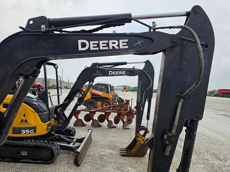 2020-deere-35g-image-21