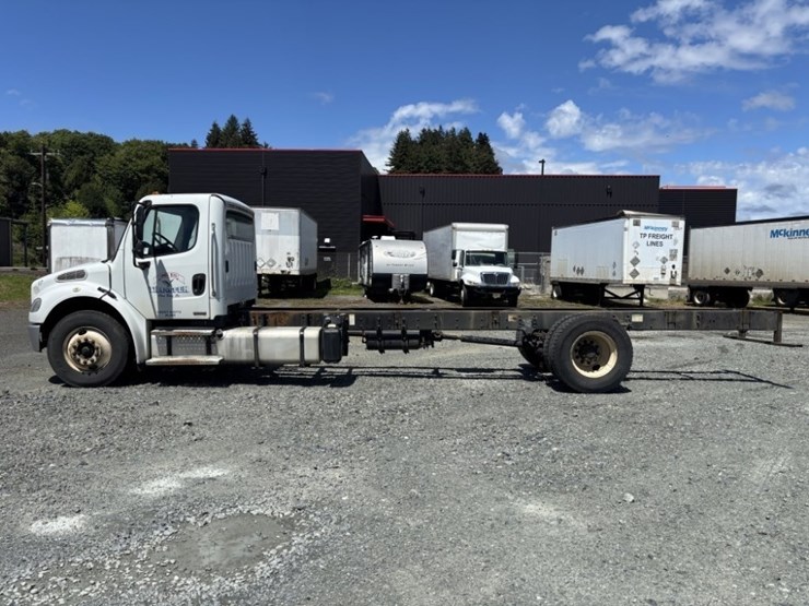 2012-freightliner-m2-s/a-cab-&-chassis-image-2